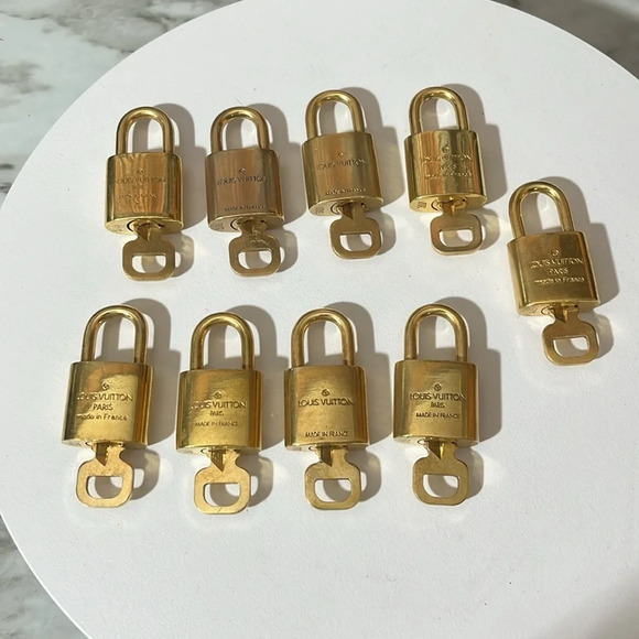 LV ASSORTED LOCK AND KEY - Picture 11 of 11